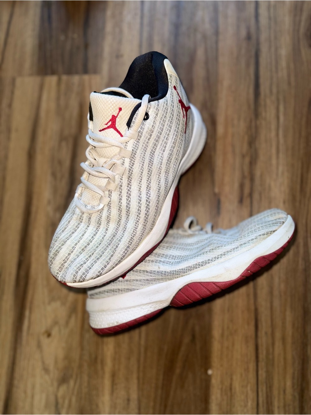 Jordan Men's White and Red Low-Top Athletic Basketball Shoes